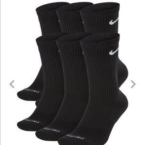 4 Pairs of Nike Dri-Fit Crew Socks